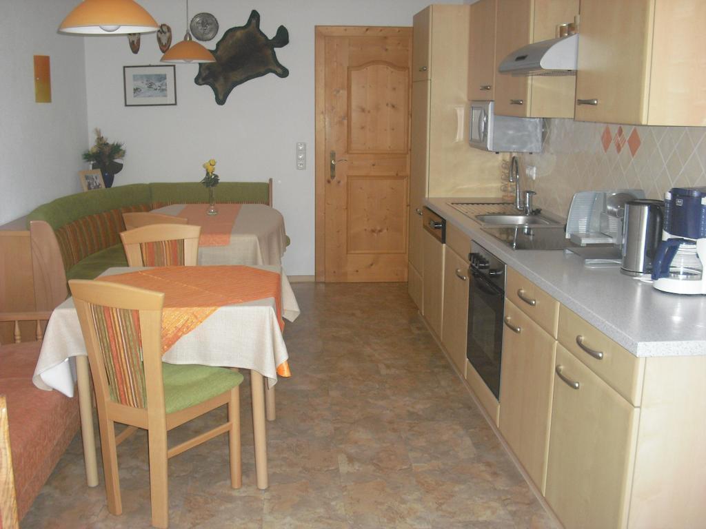 Chambre Double avec Balcon (2 Adultes + 1 Enfant)